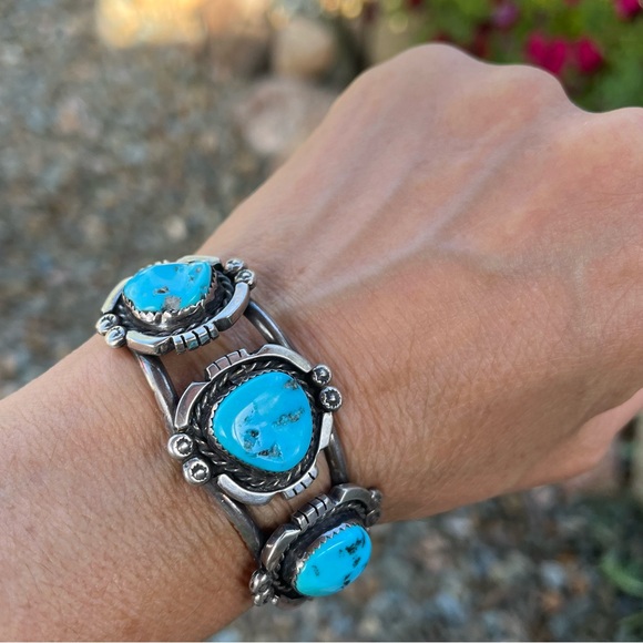 Vintage Navajo Turquoise Sterling Silver Cuff, Artist Marked - Picture 11 of 13